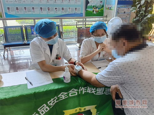 情暖百姓 健康同行 伍醫(yī)義診惠民行，服務(wù)百姓筑安康